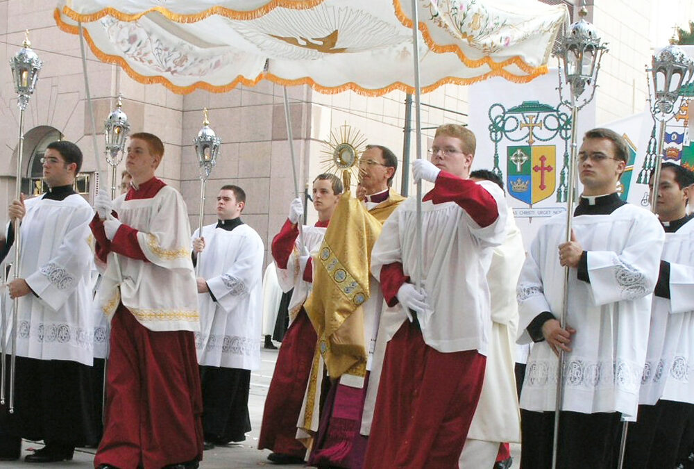 Tijelovska procesija.  Povijesni razvoj, teološko utemeljenje  i pastoralni izazovi
